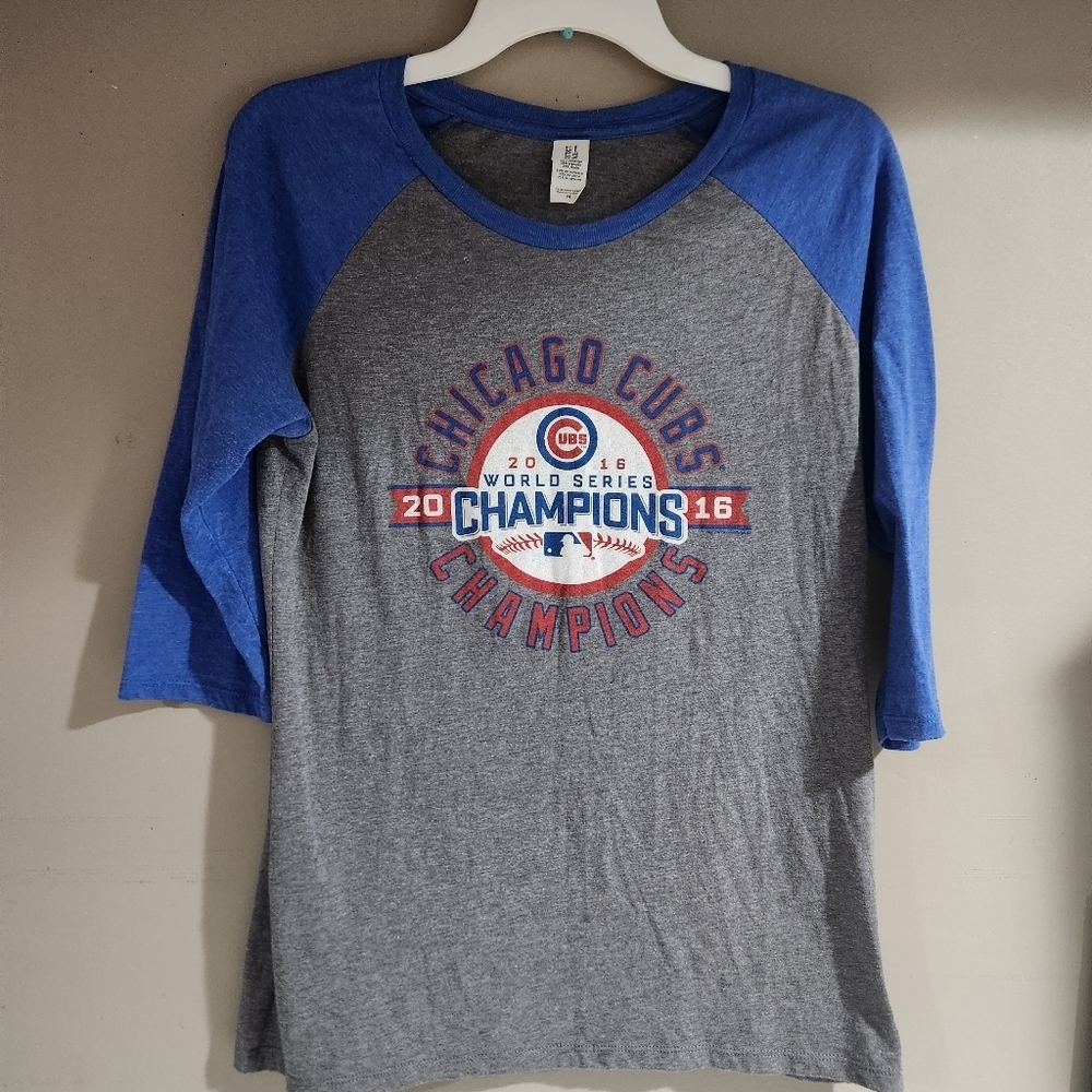Chicago Cubs 3/4 Sleeve Size M Tee
